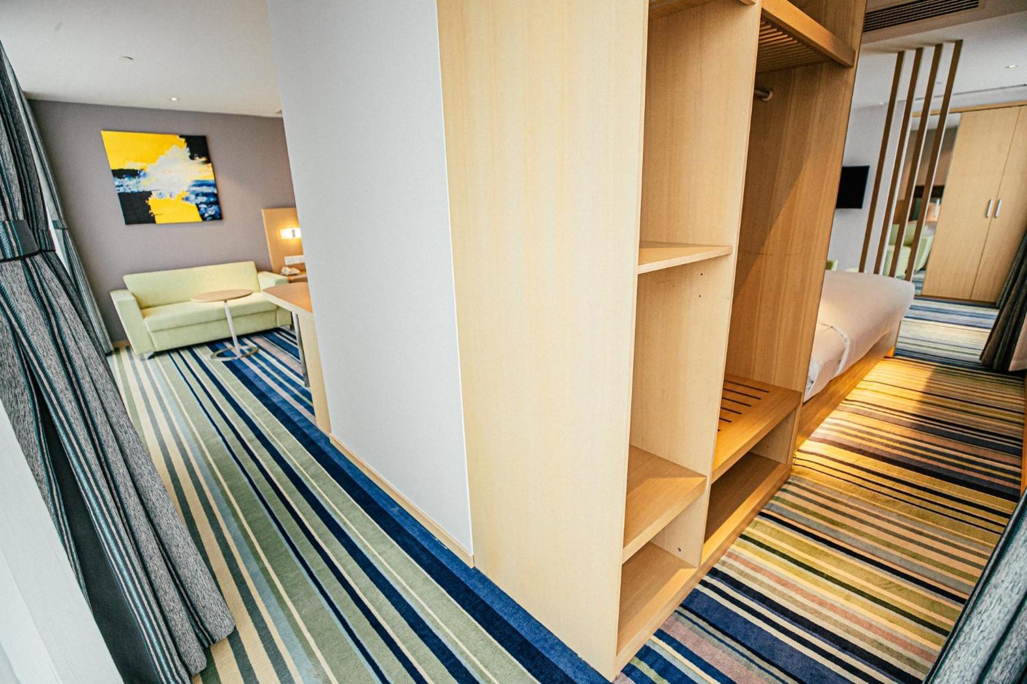 Gaizhou Holiday Inn Express Yingkou Onelong Plaza By Ihg מראה חיצוני תמונה